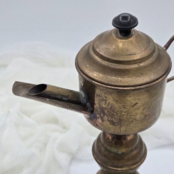 Vintage Brass Whale Oil Lamp, Tabletop Snotneus Lamp with Lid - Picture 6 of 11